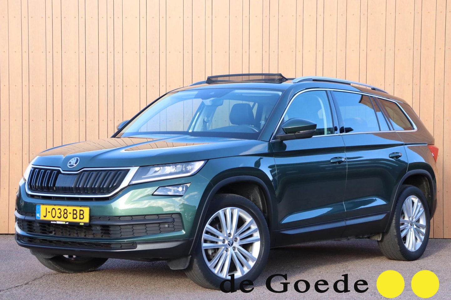 Skoda Kodiaq - 1.5 TSI Business Edition el.schuifdak leer/alc+verw camera trekhaak org. NL-auto - AutoWereld.nl