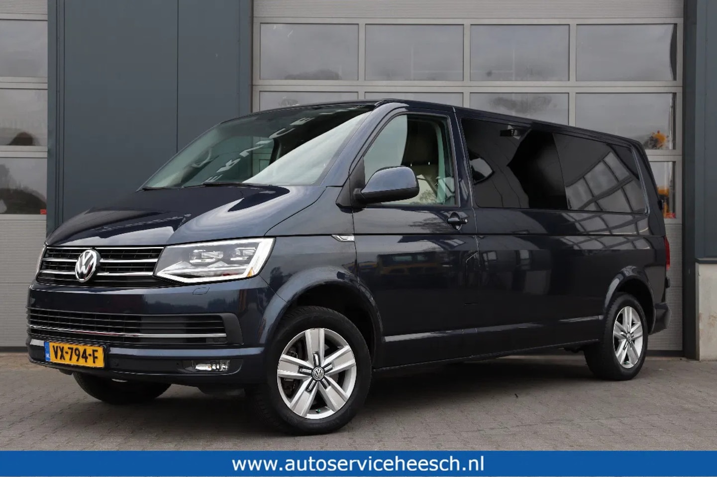 Volkswagen Transporter - 2.0 TDi 204PK L2H1 l Highline l DSG automaat l Dubbele cabine l Leder - AutoWereld.nl