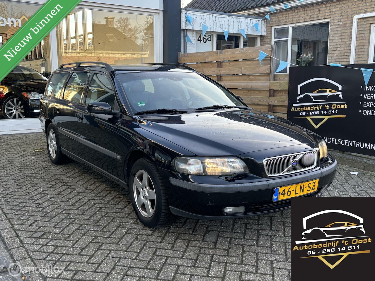 Volvo V70 - 2.4 Comfort Line apk, trekhaak, airco, cruise - AutoWereld.nl