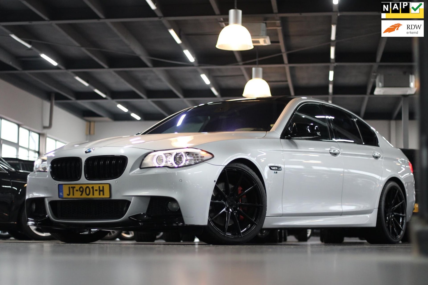 BMW 5-serie - 528xi High Executive Opendak / SoftClose / Headup / 360Camera / - AutoWereld.nl