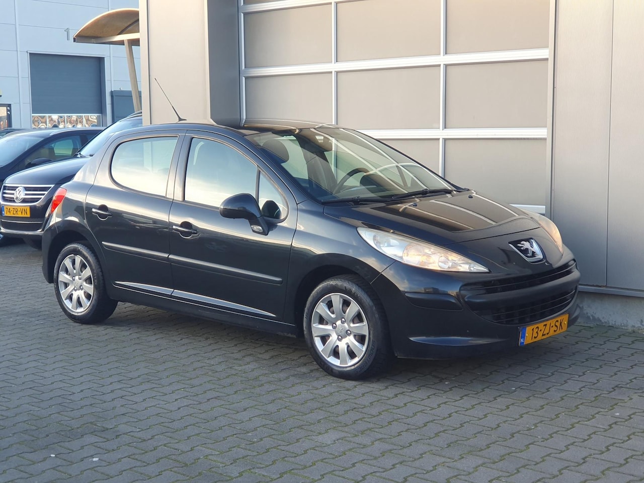 Peugeot 207 - 1.4 VTi X-line 5 Deurs!! Airco!! - AutoWereld.nl