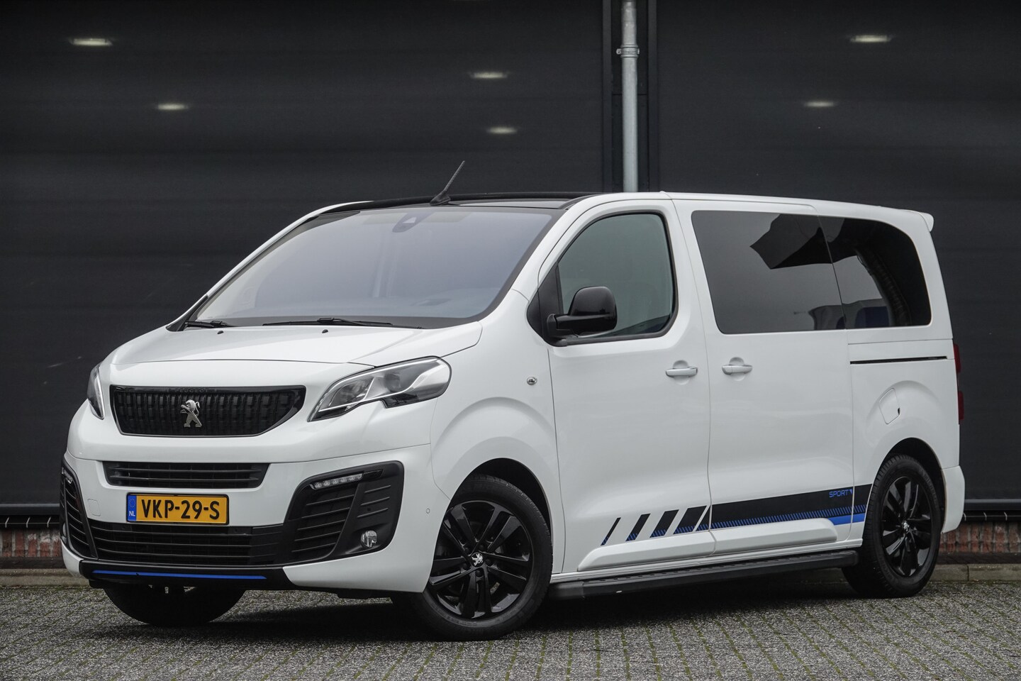 Peugeot Expert - L2 | 2.0 BlueHDI 177Pk Aut. | Asphalt Sport | 2xSchuifdeur | Head-Up Display | Leder | Tre - AutoWereld.nl