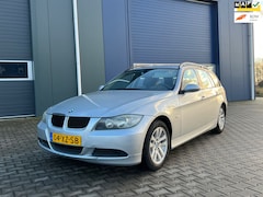 BMW 3-serie Touring - 318i Business Line | Cruise + Clima + Navi