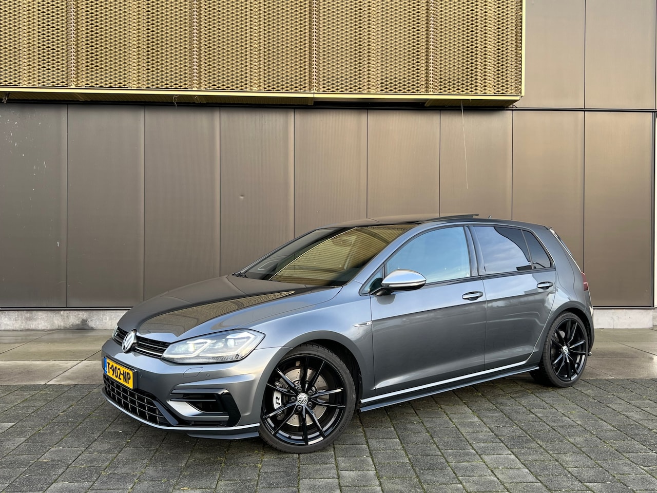 Volkswagen Golf - 2.0 TSI 4Motion R|Deal ondr|Pano|Akra|ACC|Camera|Alarm 3e - AutoWereld.nl