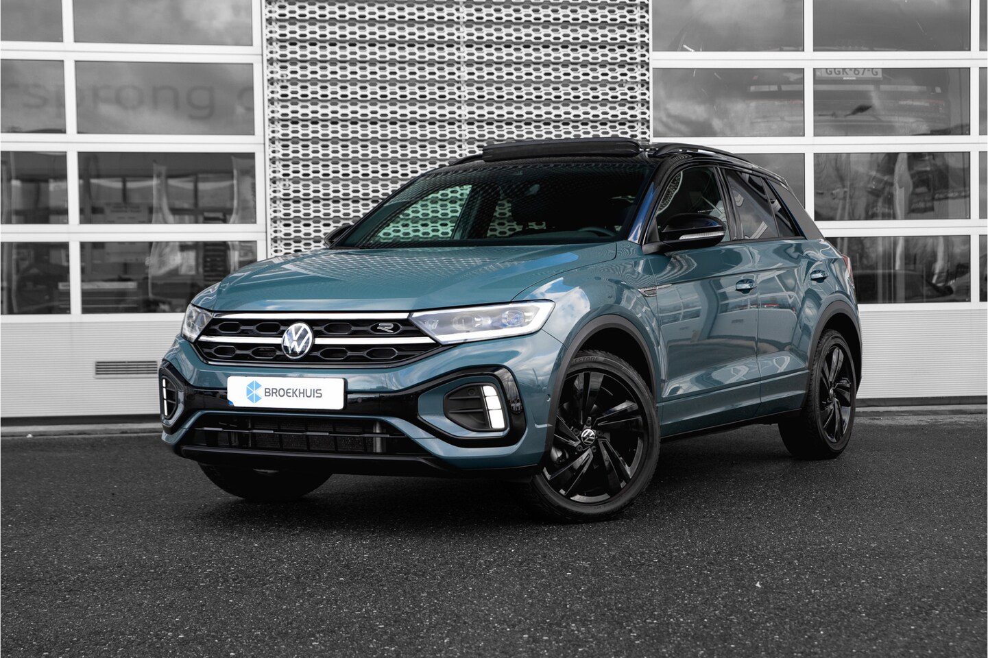 Volkswagen T-Roc - 1.5 TSI R-Line DSG | Pano.dak | 18"| Elektr. a Klep | Black Style | - AutoWereld.nl