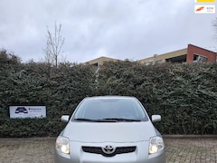 Toyota Auris - 1.4-16V Sol