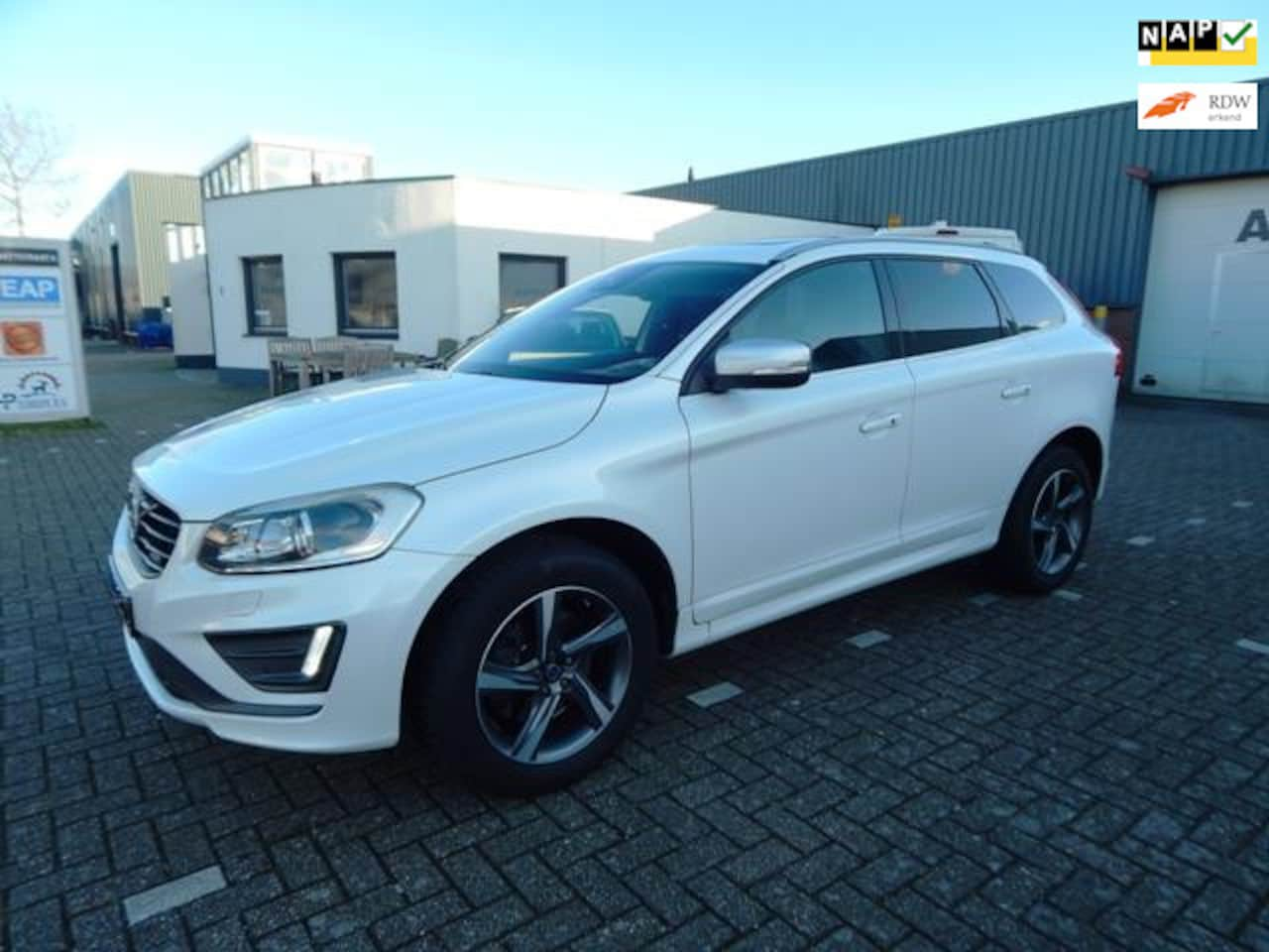 Volvo XC60 - 2.0 D4 FWD R-Design 2.0 D4 FWD R-Design - AutoWereld.nl