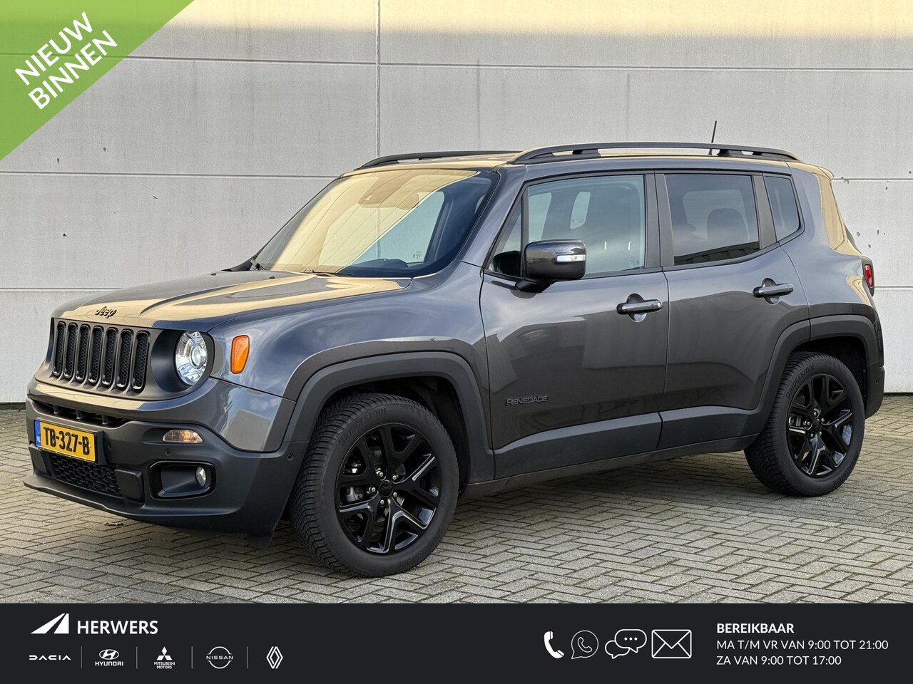 Jeep Renegade - 1.4 MultiAir Night Eagle II Limited / Xenon / Navigatie / Vierseizoensbanden / Trekhaak / - AutoWereld.nl