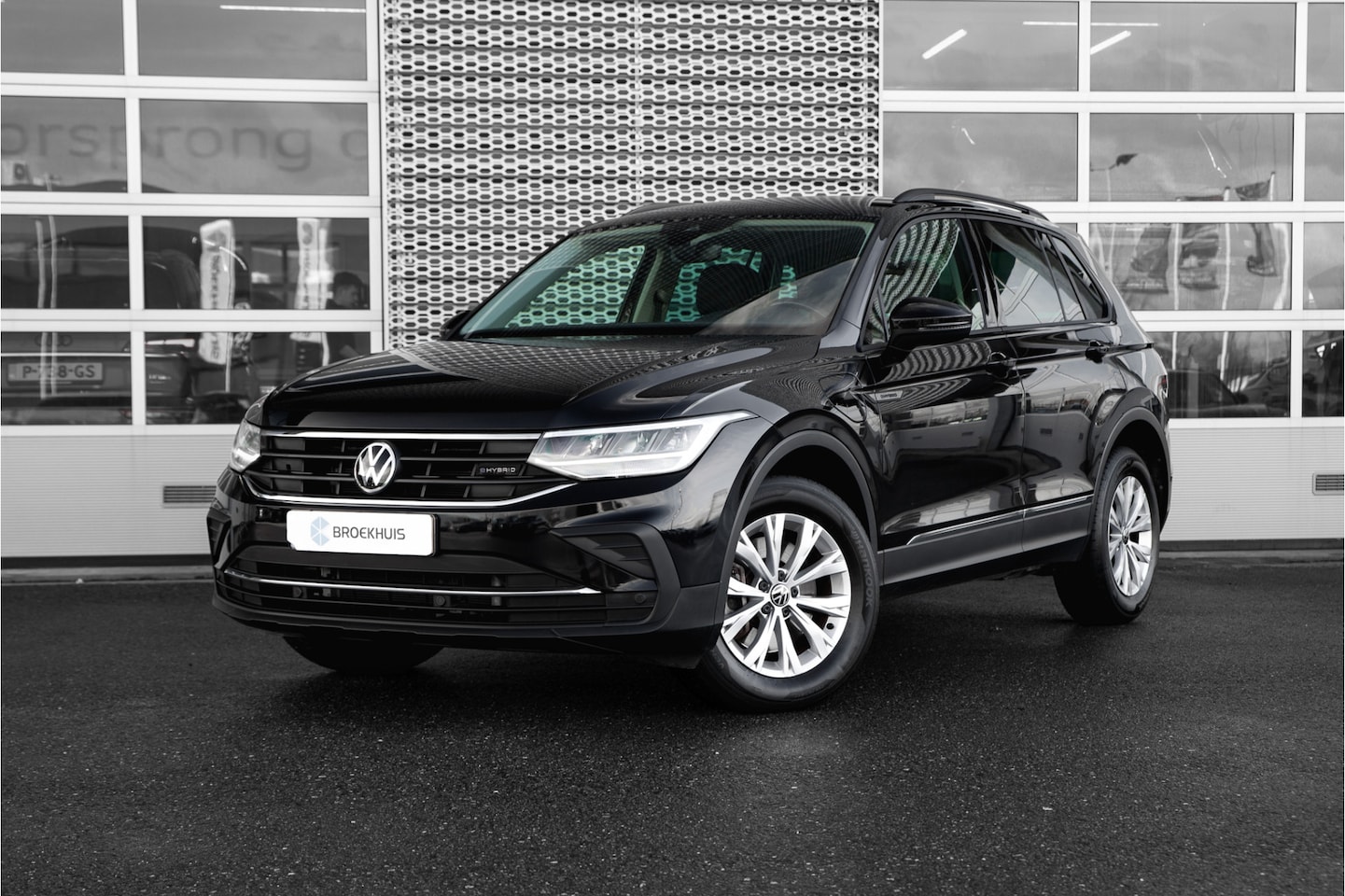 Volkswagen Tiguan - 1.4 TSI eHybrid | Camera | Elektr. A.klep | Navi - AutoWereld.nl