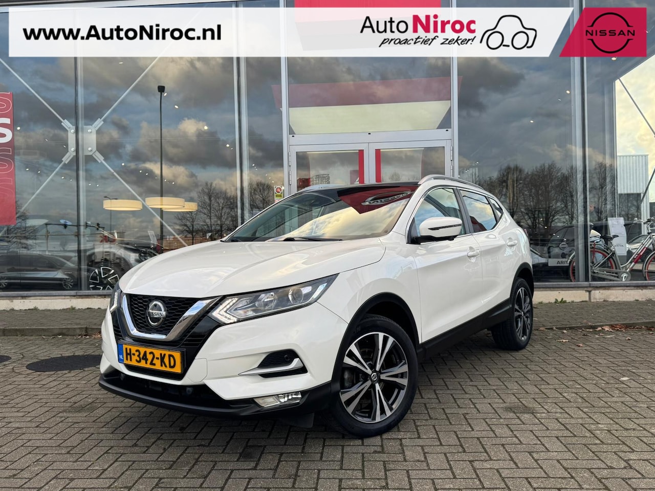 Nissan Qashqai - 1.3 DIG-T N-Connecta | CAMERA | NAVIGATIE | PANORAMADAK | - AutoWereld.nl