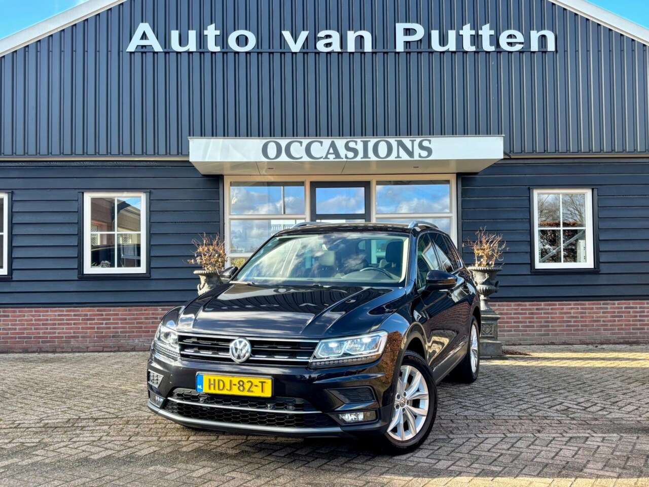 Volkswagen Tiguan - 2.0 TSI 4Motion Highline / Navigatie / Camera / Digitaal dashboard / Stoelverwarming / Cli - AutoWereld.nl