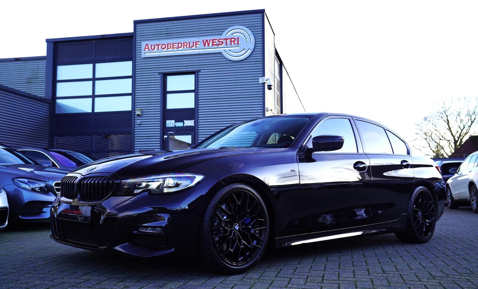 BMW 3-serie - 330i High Executive | M-pakket | Stoelverwarming | M-sportvelgen | LED koplampen | Leder/a - AutoWereld.nl