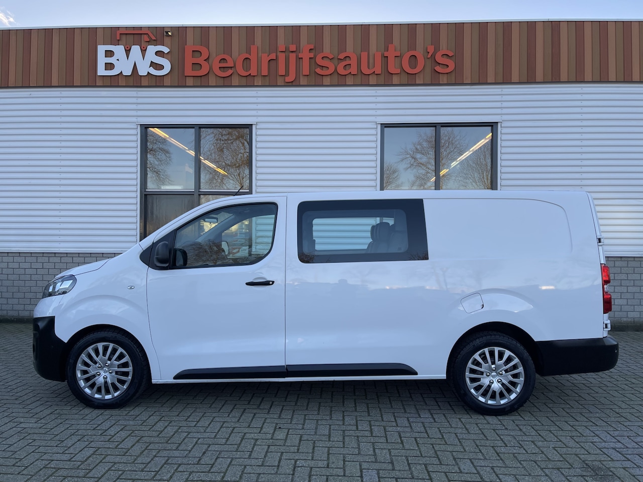 Opel Vivaro - 2.0 CDTI 150pk L3H1 / DC 5 persoons / BPM vrij / vaste prijs rijklaar € 19.950 ex btw / le - AutoWereld.nl