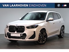 BMW X1 - sDrive20i M Sport Automaat / Trekhaak / Sportstoelen / Adaptieve LED / M Adaptief onderste