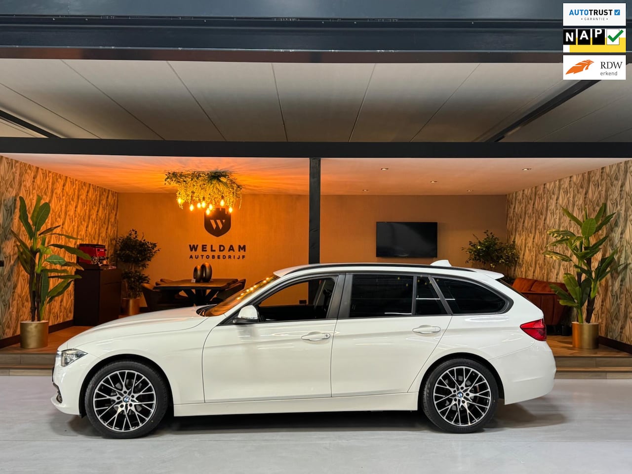 BMW 3-serie Touring - 318i M Sport Corporate Lease Garantie Elek Achterklep Camera 18'' LM Navi Cruise Clima Led - AutoWereld.nl