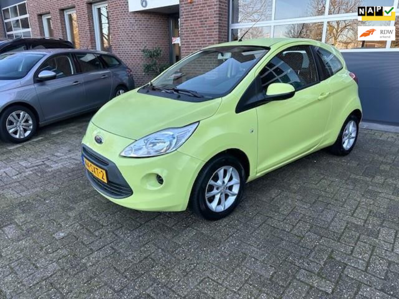 Ford Ka - 1.2 Cool & Sound start/stop,bj.2012,kleur: lemon,sportvelgen,airco,NAP met 179636 km.en AP - AutoWereld.nl