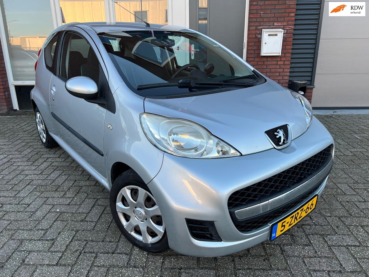 Peugeot 107 - 1.0-12V XS / Airco / Automaat / Toerenteller - AutoWereld.nl