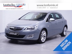 Opel Astra - 1.6 Cosmo Navi PDC v+a Clima Leder Stoelverwarming Trekhaak