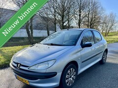 Peugeot 206 - 1.4 X-line*AUTOMAAT*DISTRIBUTIE VV*GROOT SCHERM