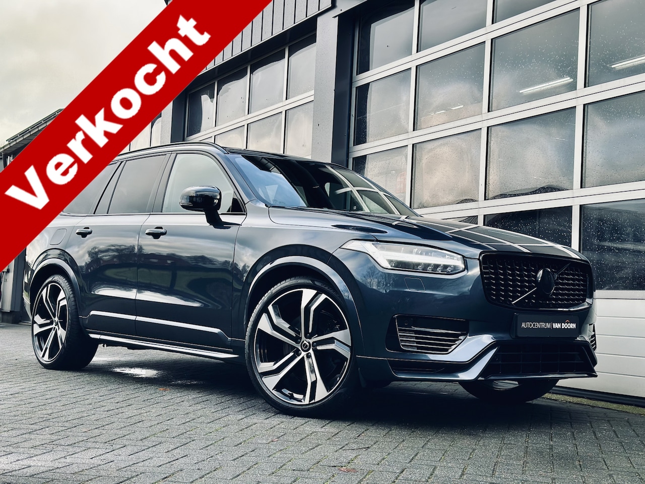 Volvo XC90 - 2.0 T8 Recharge AWD | R-Design | Panoramadak | Luchtvering | Leer | 22" | Standkachel | VO - AutoWereld.nl