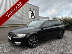 Skoda Octavia Combi - 1.4 TSI DSG Elegance 140pk Cruis|Clima|Media|PDC Zwart