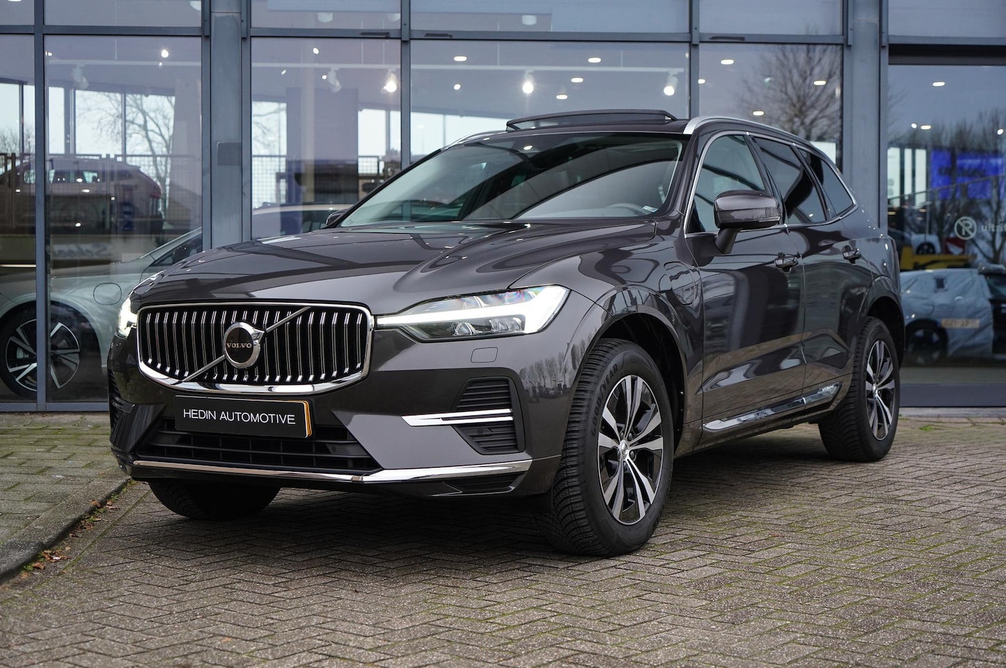 Volvo XC60 - 2.0 T6 Plug-in hybrid AWD Core Bright | Long Range Accu | Lederen bekleding | Panoramadak - AutoWereld.nl