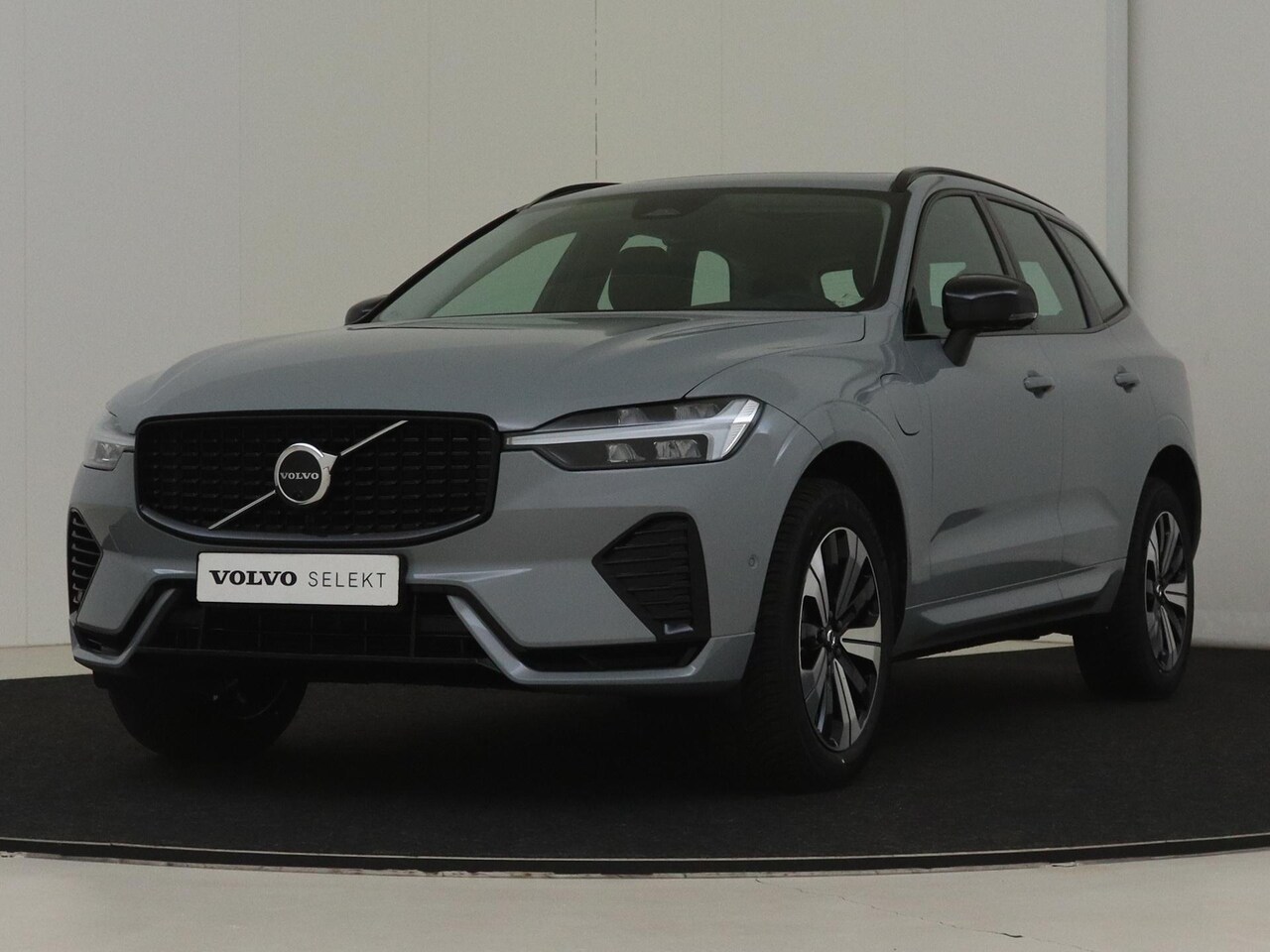 Volvo XC60 - 2.0 T6 Plug-in hybrid AWD Plus Dark Long Range Accu | Trekhaak Elektrisch |  Panoramadak E - AutoWereld.nl