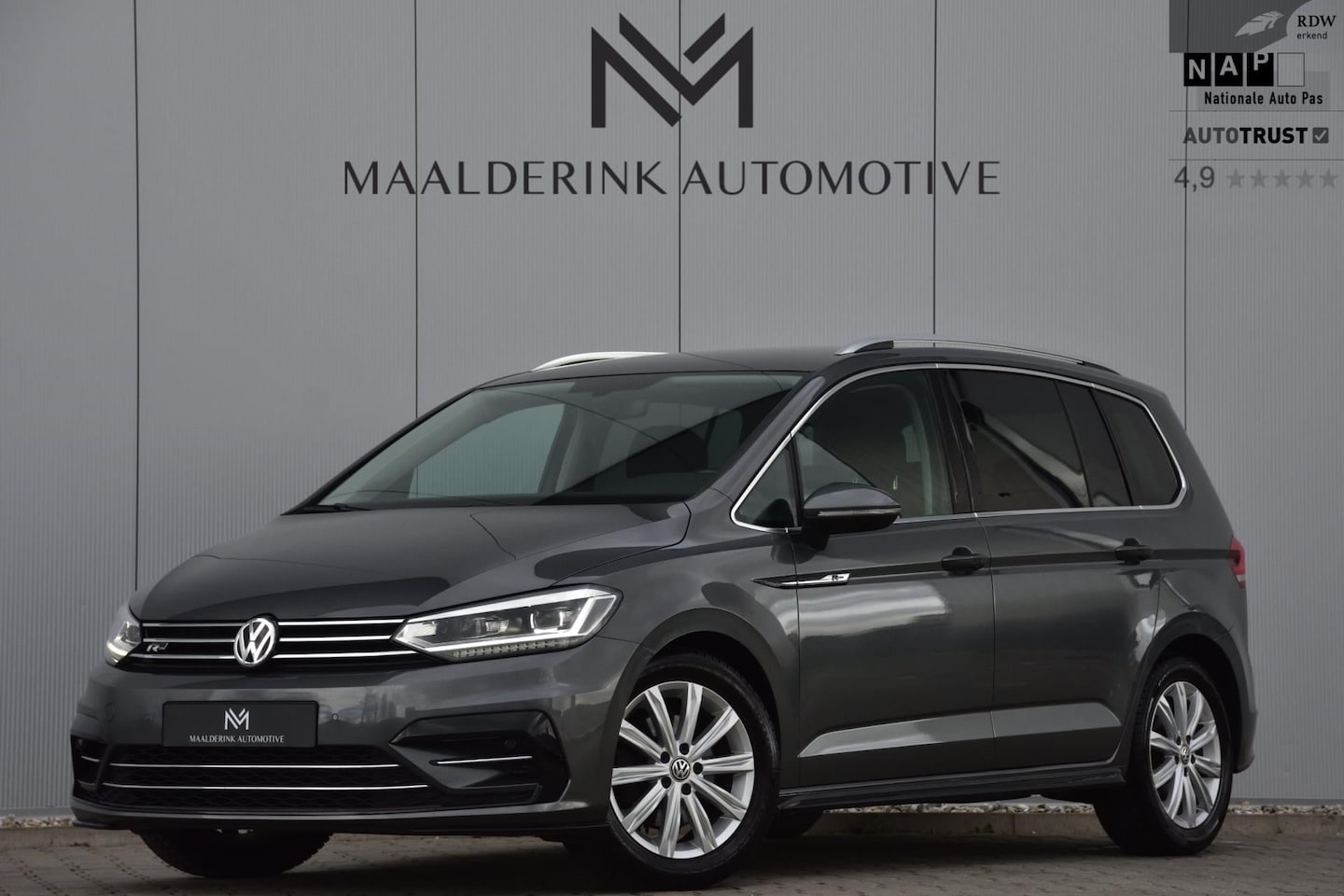 Volkswagen Touran - 1.4 TSI 150pk Highline R-Line Led, Camera, Navi, Stoelverwarming, Keyless - AutoWereld.nl