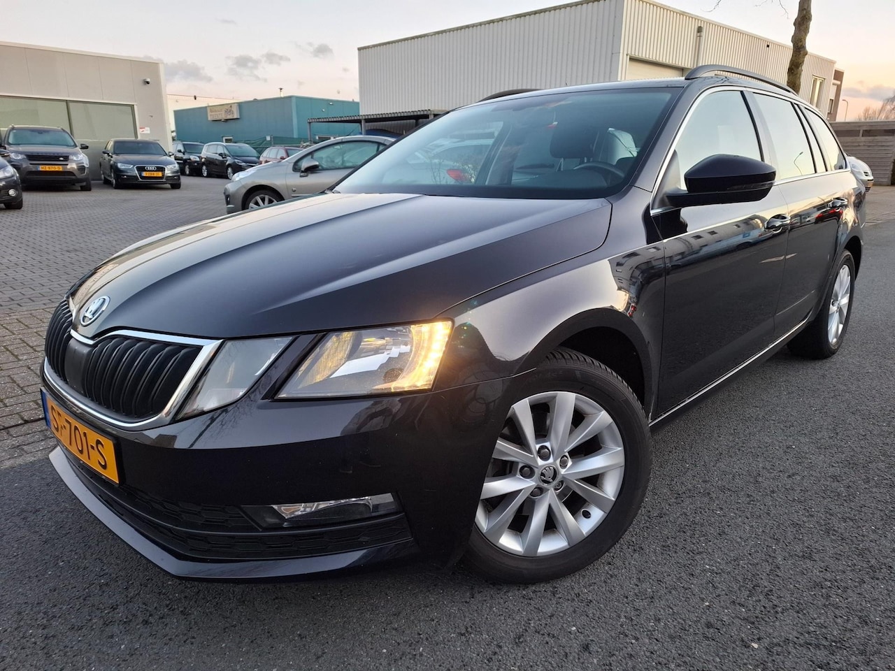 Skoda Octavia Combi - 1.0 TSI Ambition Business AUTOMAAT/NAVI/CLIMA/CRUISE! - AutoWereld.nl