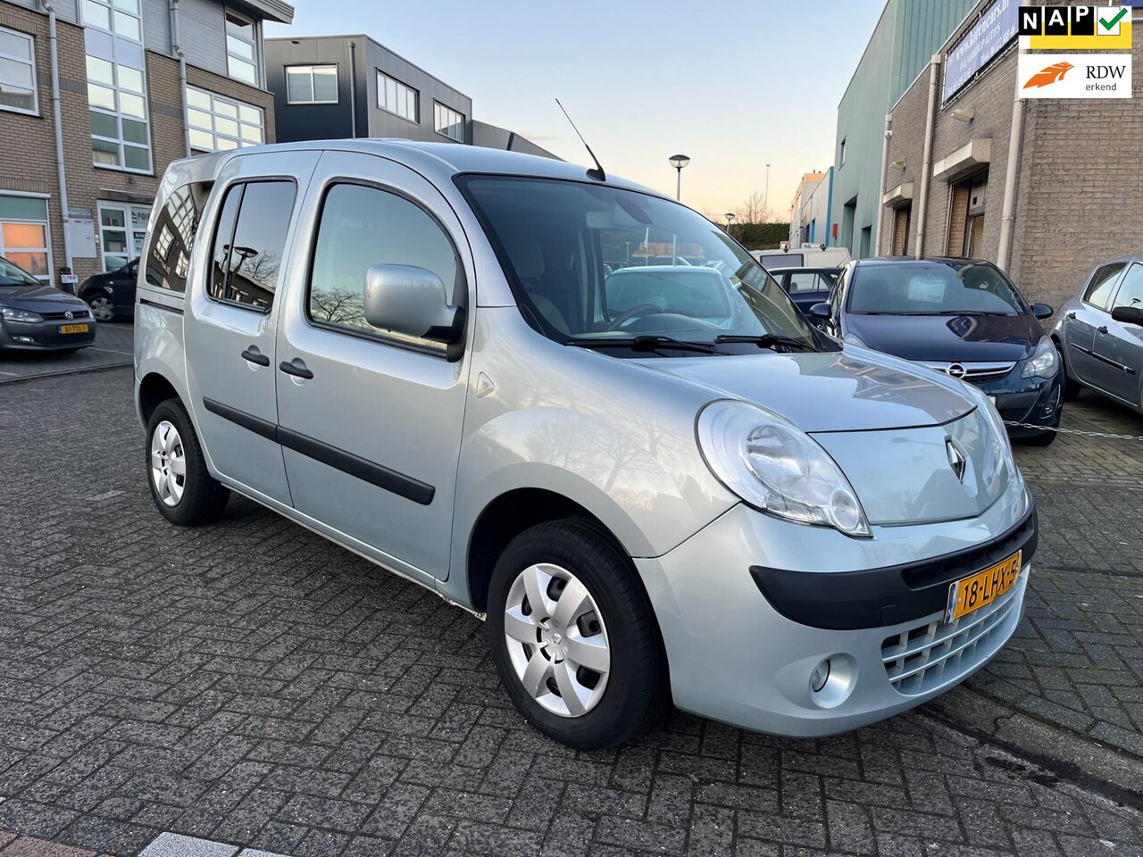 Renault Kangoo Family - 1.6-16V Expression 1.6-16V Expression - AutoWereld.nl