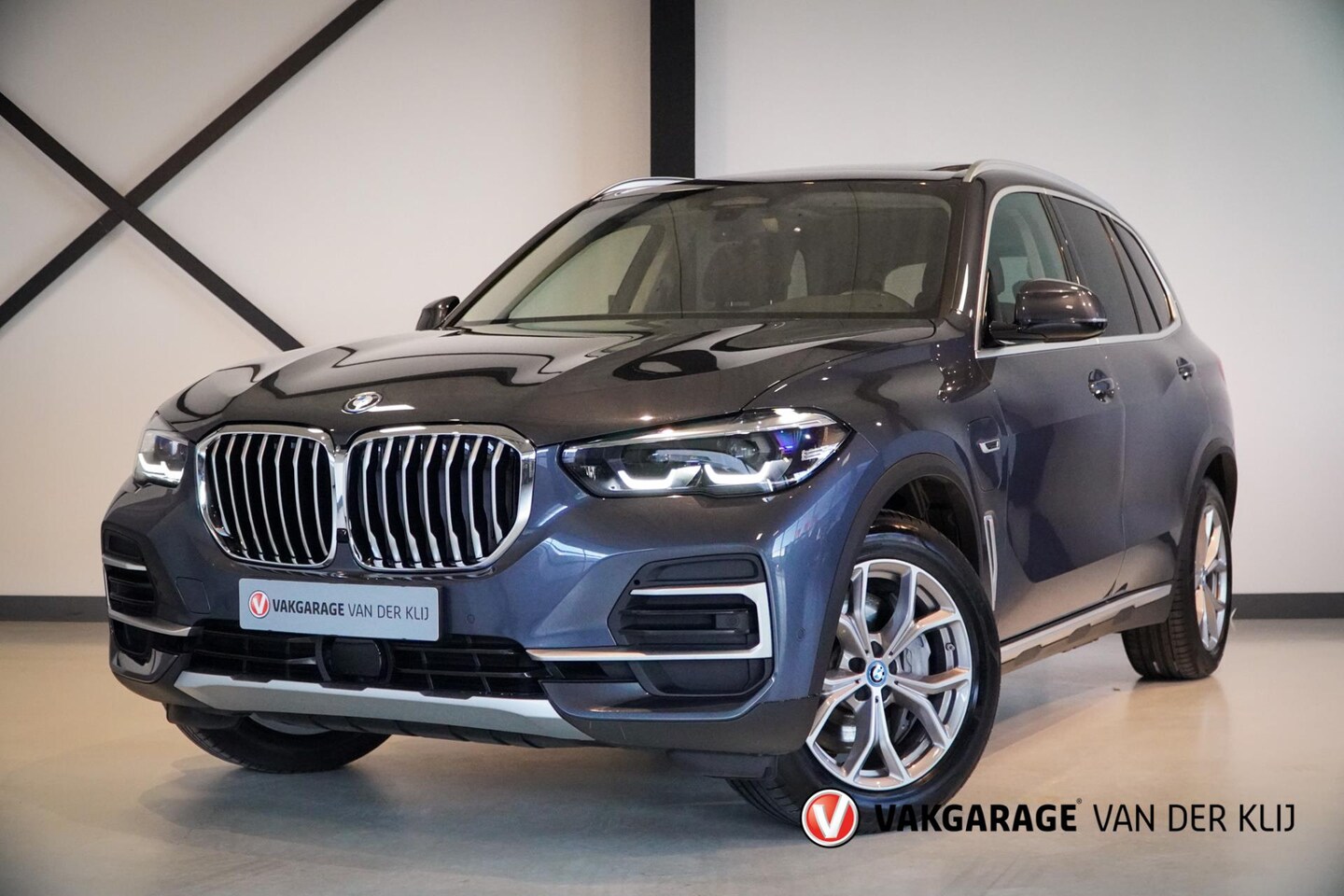 BMW X5 - XDrive45e X-Line | Panorama | Trekhaak | Comfort Zetels | Driving Ass. Prof. | Stoelverw. - AutoWereld.nl