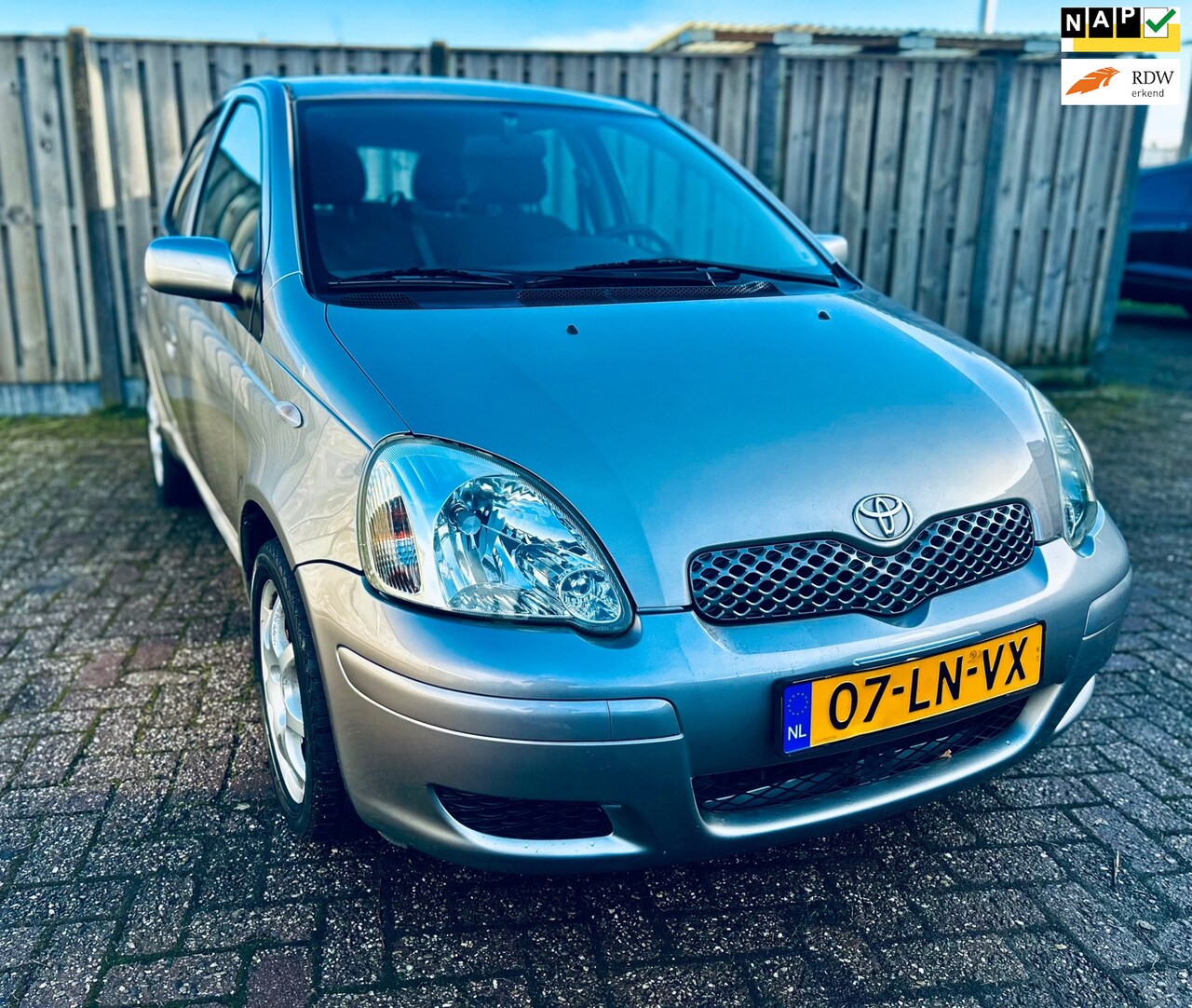 Toyota Yaris - 1.0 VVT-i Sol MMT - Airco - Automaat - NAP - LM Velgen - 5 deurs - AutoWereld.nl