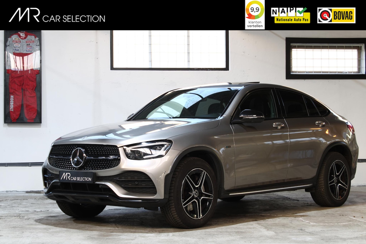 Mercedes-Benz GLC-klasse Coupé - 300e 4MATIC Business Solution AMG | Schuifdak | Rijassistentie | Trekhaak | NL Auto | BTW - AutoWereld.nl