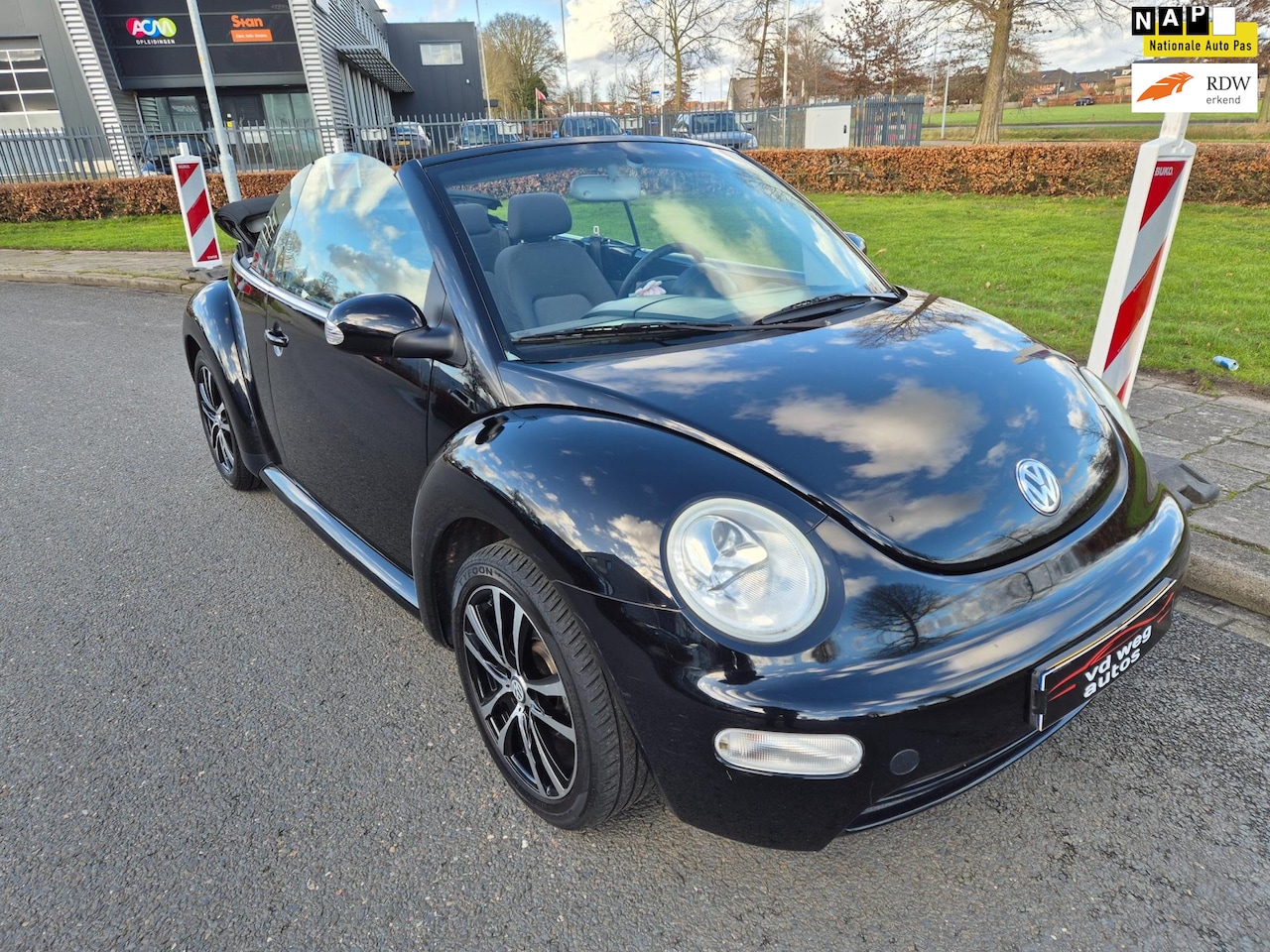 Volkswagen New Beetle Cabriolet - 1.4 zeer nette auto - AutoWereld.nl