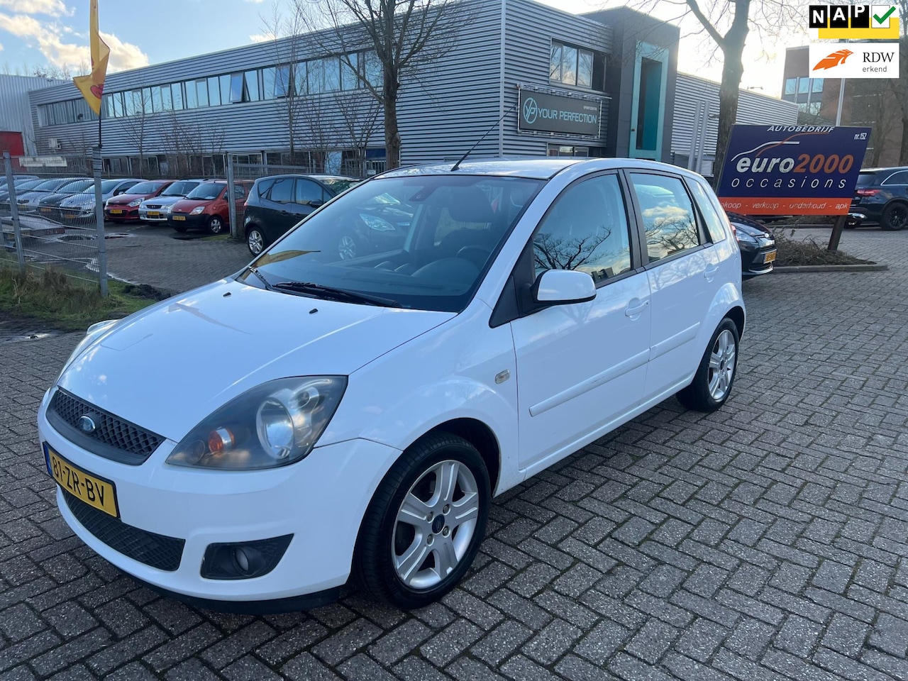 Ford Fiesta - 1.3-8V Futura XL - AIRCO - 5 DEURS - NIEUWE APK ! - AutoWereld.nl