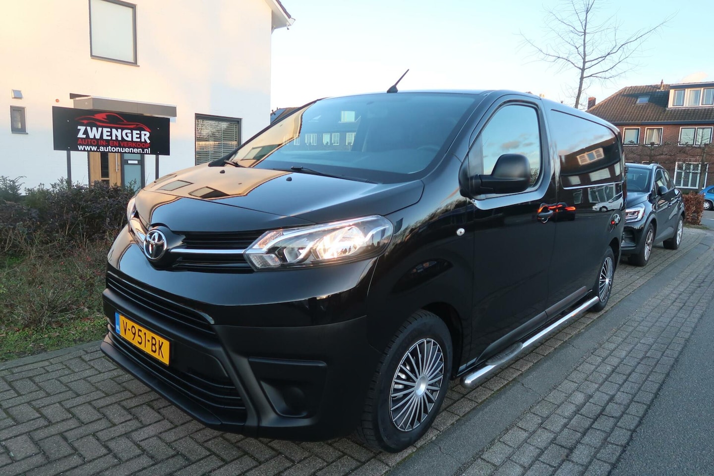 Toyota ProAce Worker - 1.6 D-4D AIRCO|BLUETOOTH|TREKHAAK|3-ZITS|1E EIGENAAR|GOED ONDERHOUDEN - AutoWereld.nl