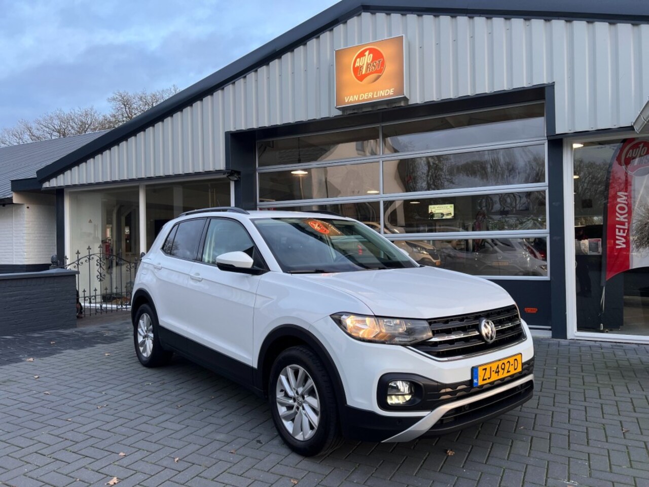 Volkswagen T-Cross - 1.0 TSI Life 1.0 TSI Life, Lane Assist, Adaptive Cruise, Airco - AutoWereld.nl