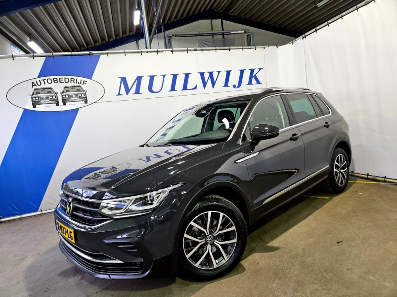 Volkswagen Tiguan - 1.5 TSI Life Business / 150 PK / Trekhaak / NL Auto - AutoWereld.nl