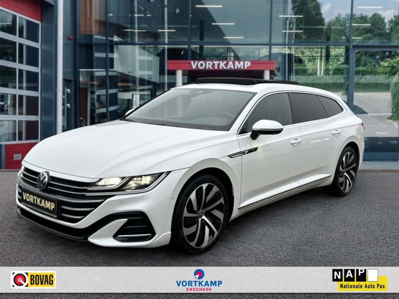 Volkswagen Arteon - 1.4 TSI DSG R-LINE EHYBRID PANO-DAK/TREKHAAK/CAMERA/NAVI/ACC - AutoWereld.nl