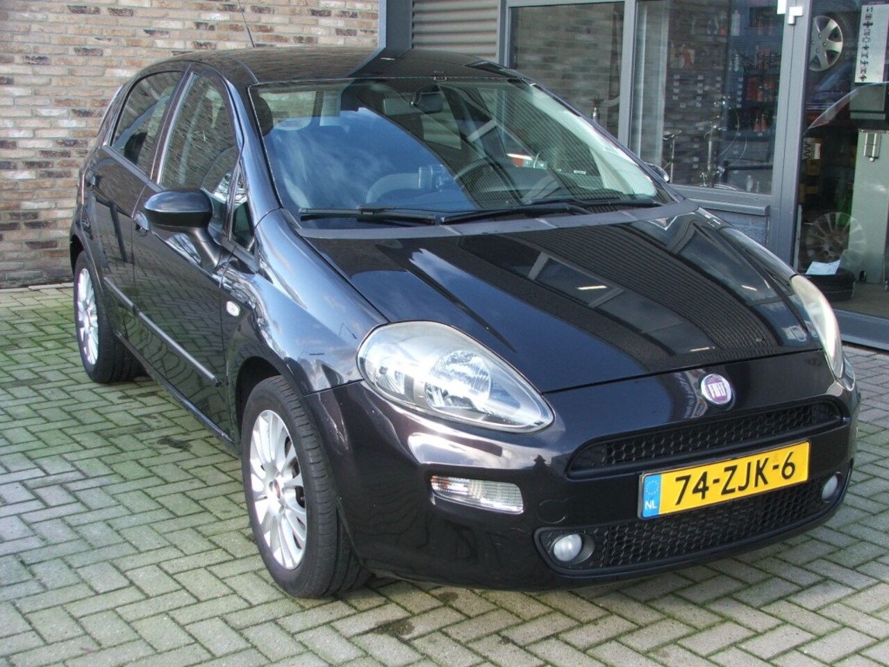 Fiat Punto - 0.9 TwinAir EasyPlus  Navigatie/Lichtmetalen velgen - AutoWereld.nl