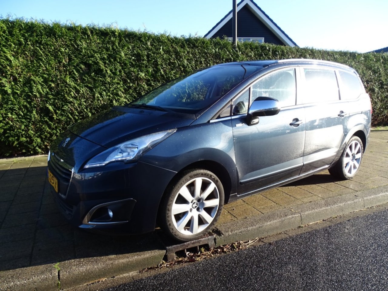 Peugeot 5008 - 1.2 -131Pk  STYLE 7P-Navi-Cruise-Clima-Trkh-Pdc-Blth - AutoWereld.nl