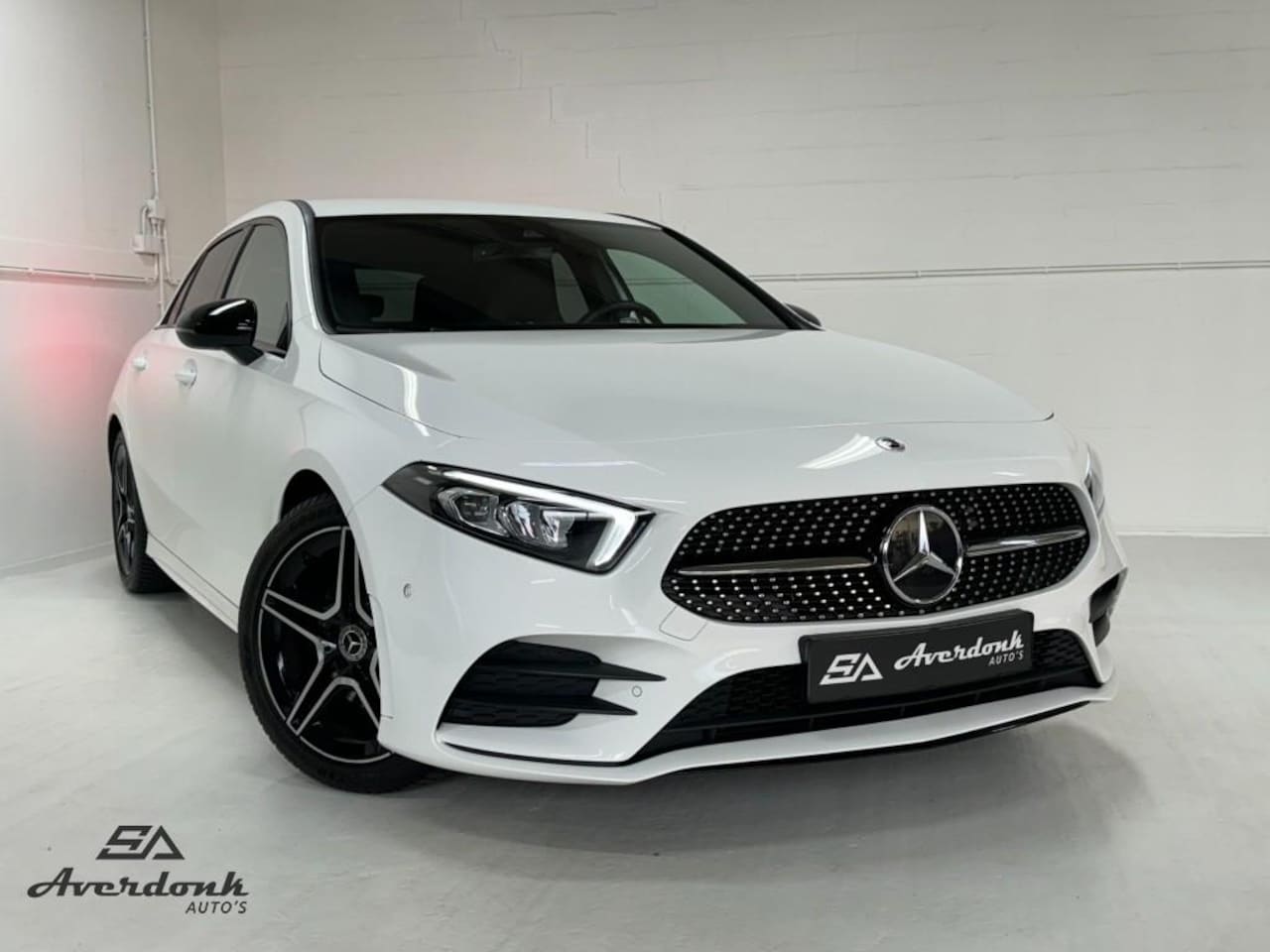 Mercedes-Benz A-klasse - A180 AMG NIGHT ED. AUT. *Sfeerv/Cam/Stoelvw/Widescreen* - AutoWereld.nl