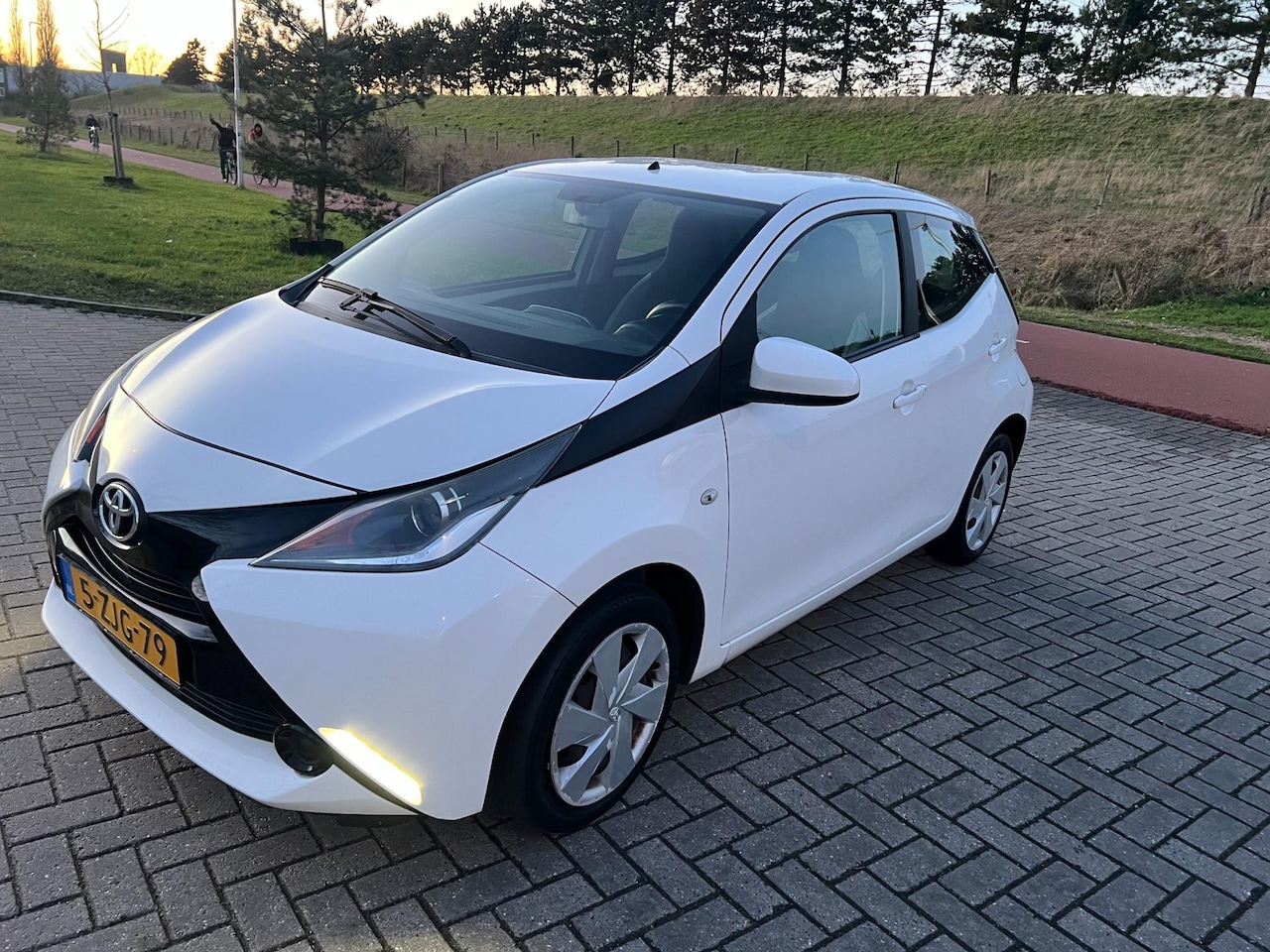 Toyota Aygo - 1.0 VVT-i x-play 5D Airco Bj 2015 Nwe APK - AutoWereld.nl