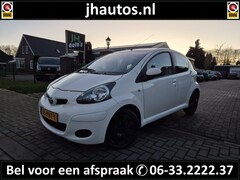 Toyota Aygo - 1.0-12V Comfort Navigator 5-DRS//1E-EIG/KL-BEURT