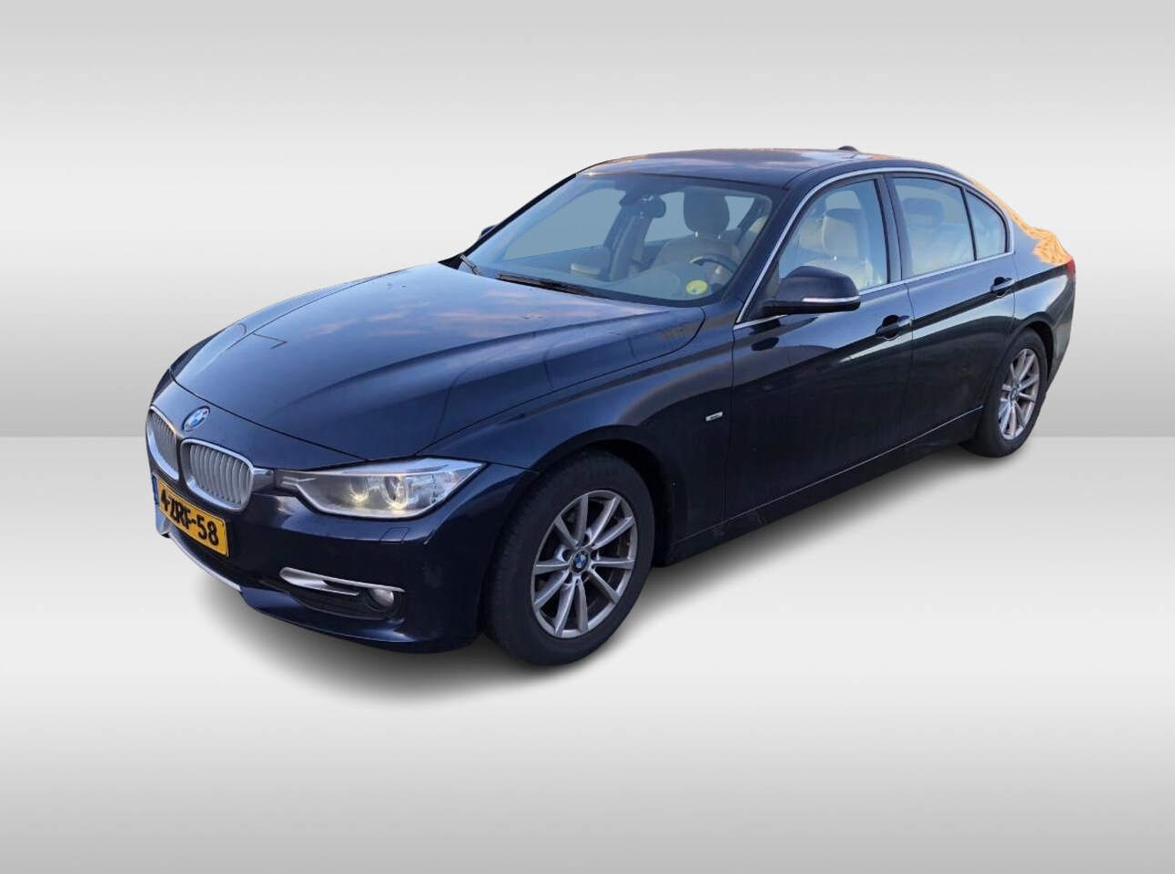 BMW 3-serie - 320d EfficientDynamics Exe. / Leder / Navigatie / Parkeerhulp achter / Cruise Control / Xe - AutoWereld.nl