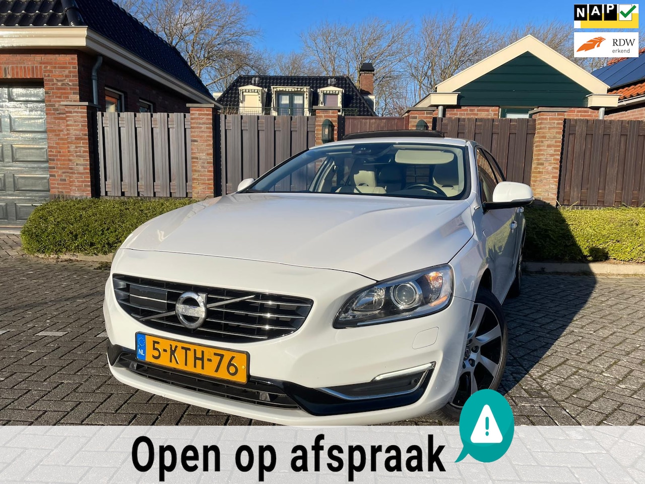 Volvo V60 - 2.4 D6 AWD Plug-In Hybrid Summum NAVI TREKHAAK PDC - AutoWereld.nl