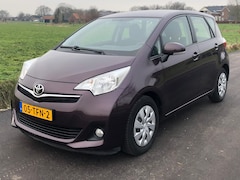 Toyota Verso S - 1.3 VVT-i Aspiration | 1e Eigenaar | Trekhaak | Camera | Navigatie