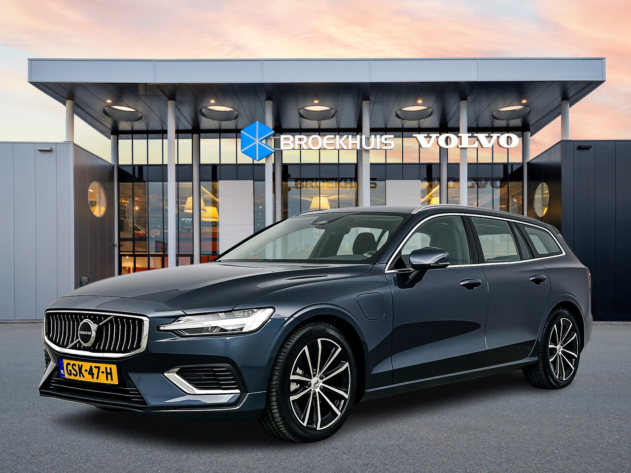 Volvo V60 - T6 Recharge AWD Essential Edition | Adaptieve cruise | BLIS | Stoel/stuur/achterbankverwar - AutoWereld.nl