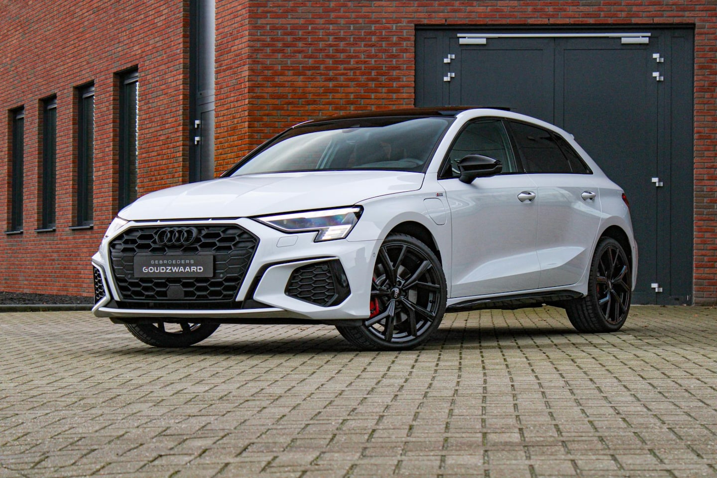 Audi A3 Sportback - 45 TFSI e S edition Competition | S-zetels | Rood stiksel | B&O | Pano - AutoWereld.nl