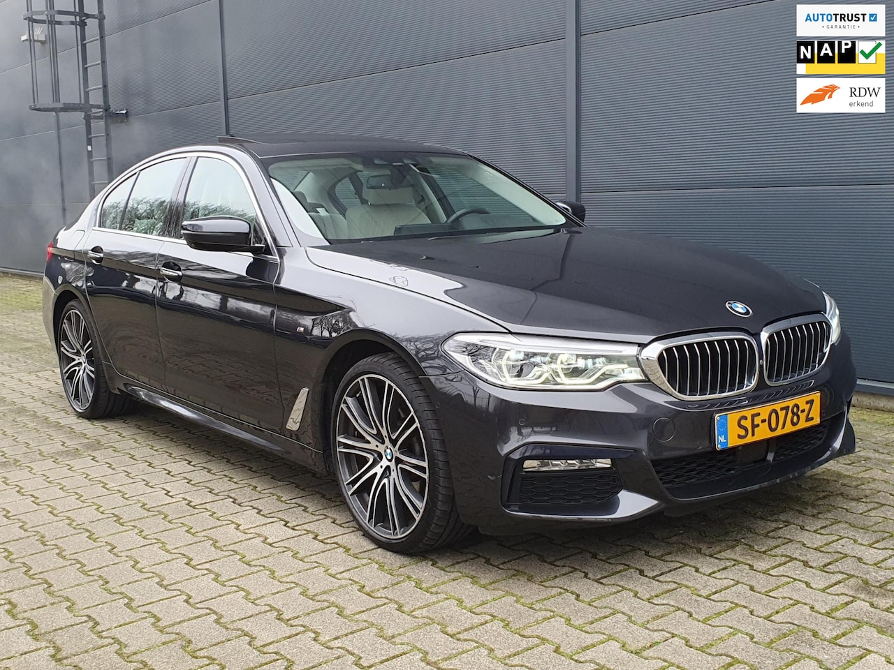 BMW 5-serie - 530e iPerformance High Executive / M-SPORT / SCHUIF-KANTELDAK / STUURVERW. / WIRELESS CHAR - AutoWereld.nl